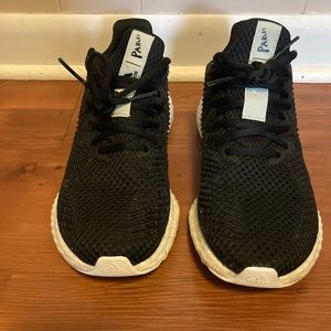 Adidas Parley black tennis shoes